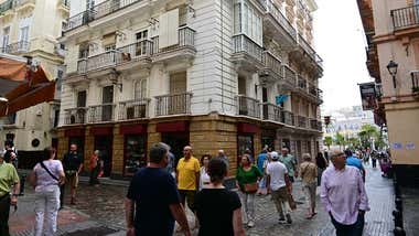 Advierten de que la Pastelería del Pópulo de Cádiz cuenta con una protección preferente