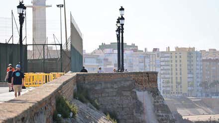 16 días después de la inauguración del final de la obra, vuelven los trabajos al Paseo del Vendaval de Cádiz