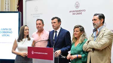El alcalde de Cádiz se compromete con los sindicatos en avanzar en una nueva valoración de puestos