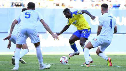 La crónica del Cádiz CF-CD Eldense (1-2) de Vera Luque: Tributo al pop español de los 90
