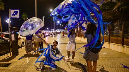 El desastre del pasacalles de Cádiz Fenicia enciende las redes: críticas y mucha 'carga' gaditana