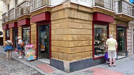 Cierra la histórica pastelería de El Pópulo en Cádiz para hacer apartamentos turísticos