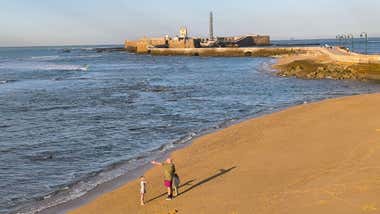 El Levante dejó rachas de hasta 89 km/h. ¿Dónde sopló más fuerte el viento en Cádiz este lunes 16?