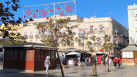 El Ayuntamiento de Cádiz se defiende de las críticas por el gasto en luces de Navidad