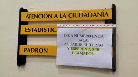 Denuncian que el sistema de turnos de Atención a la Ciudadanía del Ayuntamiento de Cádiz lleva semanas sin funcionar