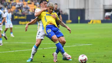 El Cádiz CF se hace el 'harakiri' en la segunda parte para dilapidar un 2-0 ante el Málaga (2-2)