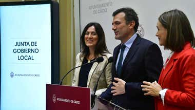 La oposición achaca a la “mala gestión” de Bruno García la paralización de la licitación de Ayuda a Domicilio de Cádiz