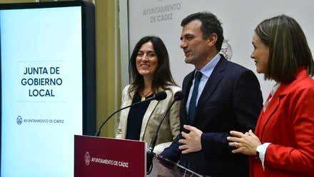 La oposición achaca a la “mala gestión” de Bruno García la paralización de la licitación de Ayuda a Domicilio de Cádiz