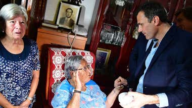 Instalan detectores de humo en casas de personas mayores de Cádiz