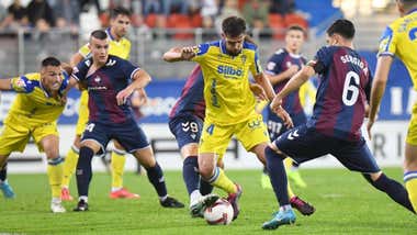 El Cádiz CF sigue en caída libre y pierde también en Eibar (1-0)