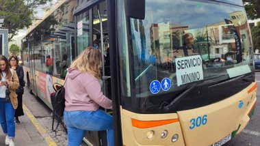 ¿Cómo afecta en Cádiz la huelga de autobuses de este lunes 28?