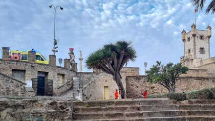 Muere una persona sin hogar en los jardines de Puerta Tierra