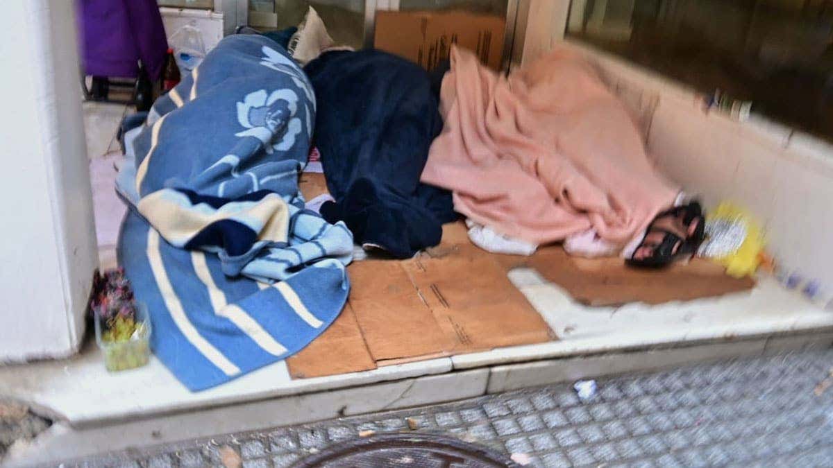 Cádiz pierde su empatía y se deshumaniza con las personas sin hogar