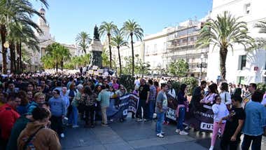 Movilización en Cádiz de denuncia del abandono de la Junta hacia la atención temprana