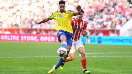 Cultura de Aficionados y Apoyo al Cádiz CF: El Corazón del Submarino Amarillo