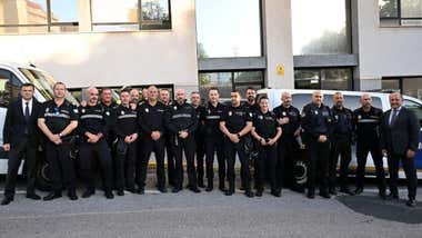 Los primeros voluntarios de la Policía Local de Cádiz parten hacia Valencia