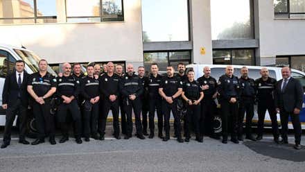 Los primeros voluntarios de la Policía Local de Cádiz parten hacia Valencia