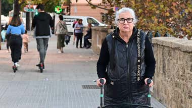 La auxiliar de ayuda a domicilio forzada a trabajar con problemas de salud: “Me han quitado el derecho a vivir la enfermedad con dignidad”