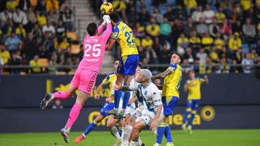 El Cádiz CF se queda sin luces ante el Depor en una exhibición de Lucas Pérez