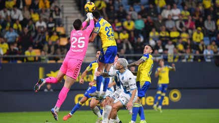 El Cádiz CF se queda sin luces ante el Depor en una exhibición de Lucas Pérez