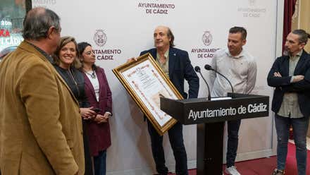 Las peñas flamencas de Cádiz celebran la Navidad con un homenaje a La Perla