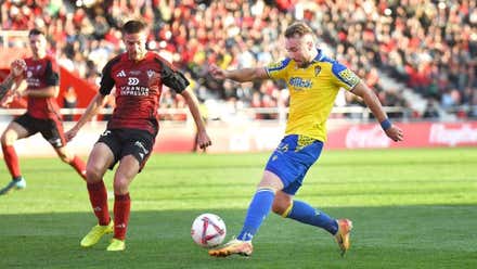 Mirandés-Cádiz CF (2-2): Con Ontiveros y diez más, no llega
