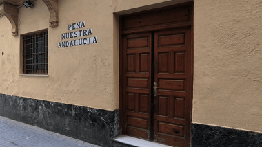 Adiós a una de las últimas grandes peñas del Carnaval en Cádiz