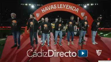 La antología de Juan Carlos Aragón sorprende en el homenaje a Jesús Navas en el Sánchez Pizjuán