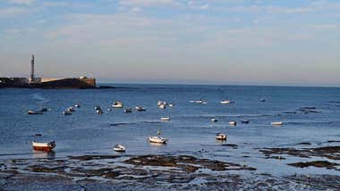La Aemet activa alertas por viento de Levante en Cádiz