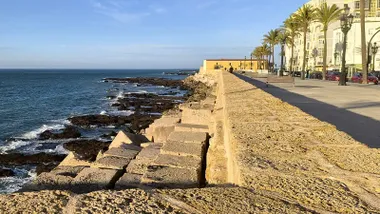 Vientos de hasta 100 kilómetros marcan un lunes de fuerte viento de Levante en la provincia de Cádiz