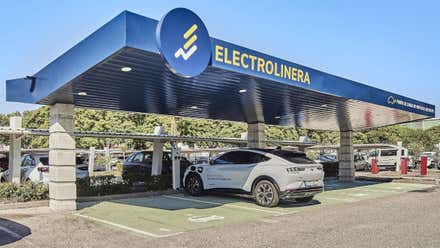 La Zona Franca instalará puntos de carga para vehículos eléctricos en sus aparcamientos en Cádiz