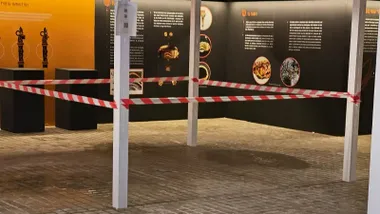 Imagen del espacio entrecatedrales con una zona acordonada.