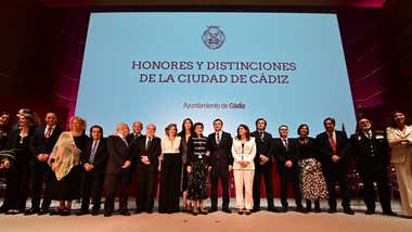 Acto de entrega de honores y distinciones en el Palacio de Congresos de Cádiz en 2024