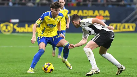 Alejo se despide del Cádiz CF y del cadismo con una emotiva carta: “He sido el más feliz del mundo“