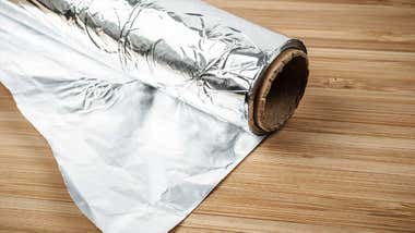 Papel de aluminio y ambos lados del mismo (brillante y mate).