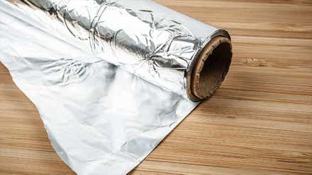 Papel de aluminio y ambos lados del mismo (brillante y mate).