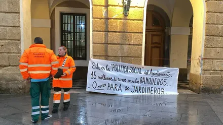 Nuevas protestas de la plantilla de Parques y Jardines de Cádiz ante “las mentiras“ del PP