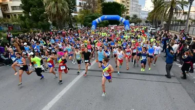 Este sábado 28 se corre la San Silvestre Gaditana. Conoce los cortes de tráfico y cómo afectará al autobús