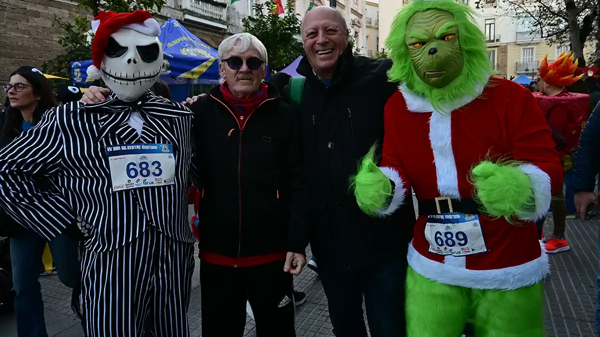 Búscate en las fotos de la VII San Silvestre gaditana, en la que ganaron un francés y una isleña