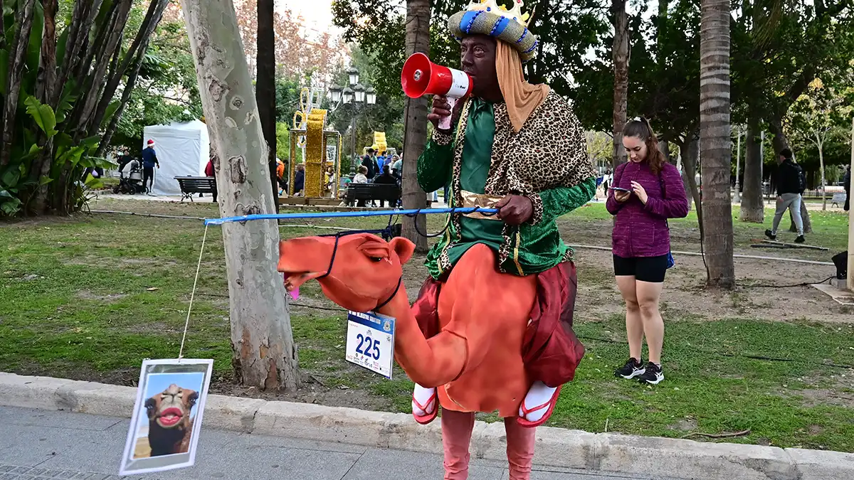 Búscate en las fotos de la VII San Silvestre gaditana, en la que ganaron un francés y una isleña