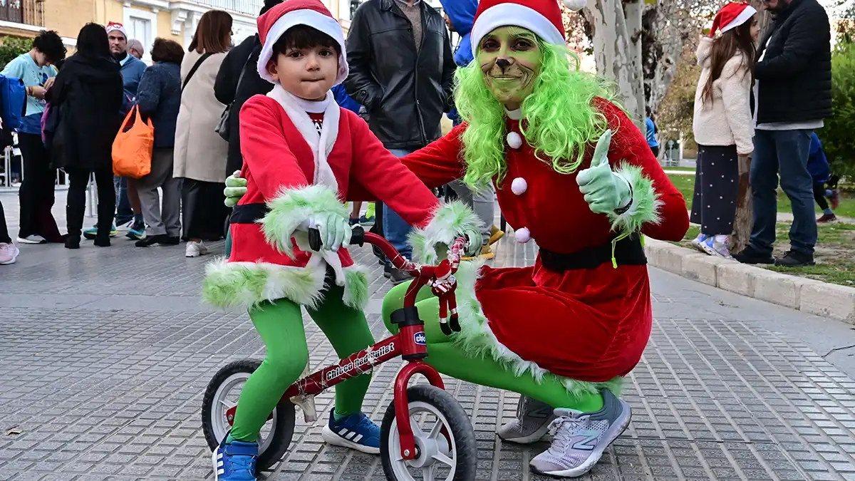 Búscate en las fotos de la VII San Silvestre gaditana, en la que ganaron un francés y una isleña