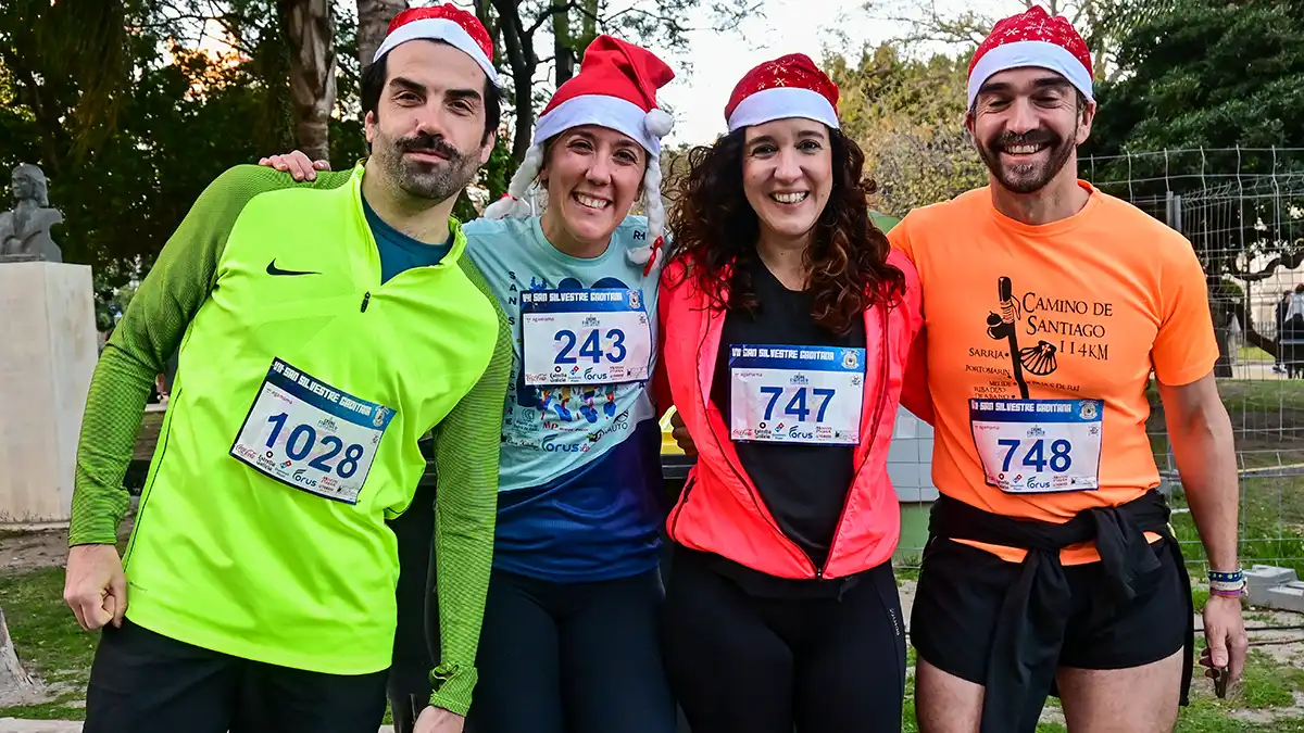 Búscate en las fotos de la VII San Silvestre gaditana, en la que ganaron un francés y una isleña