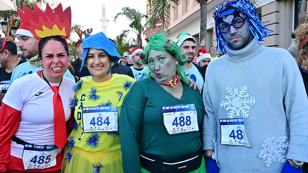 Búscate en las fotos de la VII San Silvestre gaditana, en la que ganaron un francés y una isleña