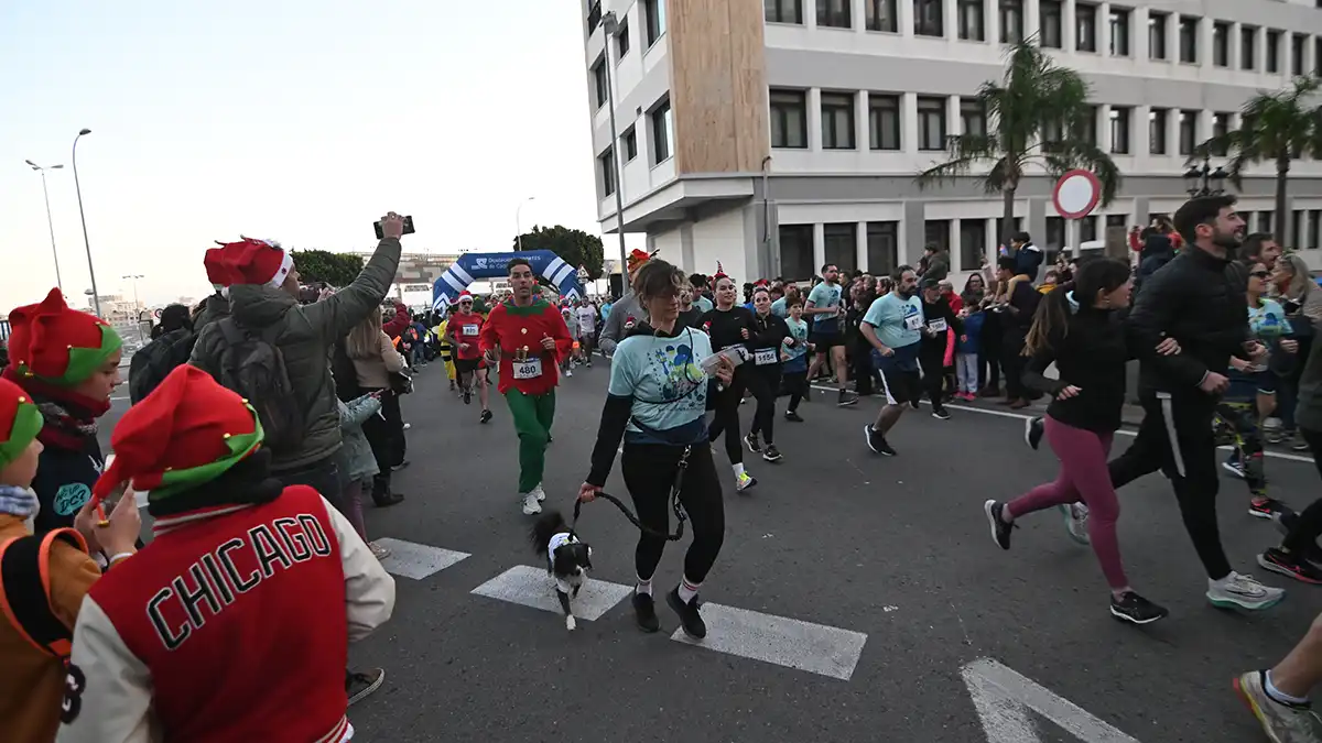 Búscate en las fotos de la VII San Silvestre gaditana, en la que ganaron un francés y una isleña