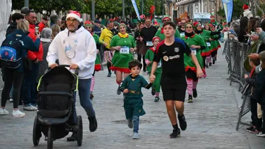 Búscate en las fotos de la VII San Silvestre gaditana, en la que ganaron un francés y una isleña