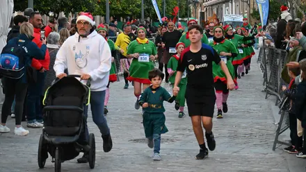 Búscate en las fotos de la VII San Silvestre gaditana, en la que ganaron un francés y una isleña