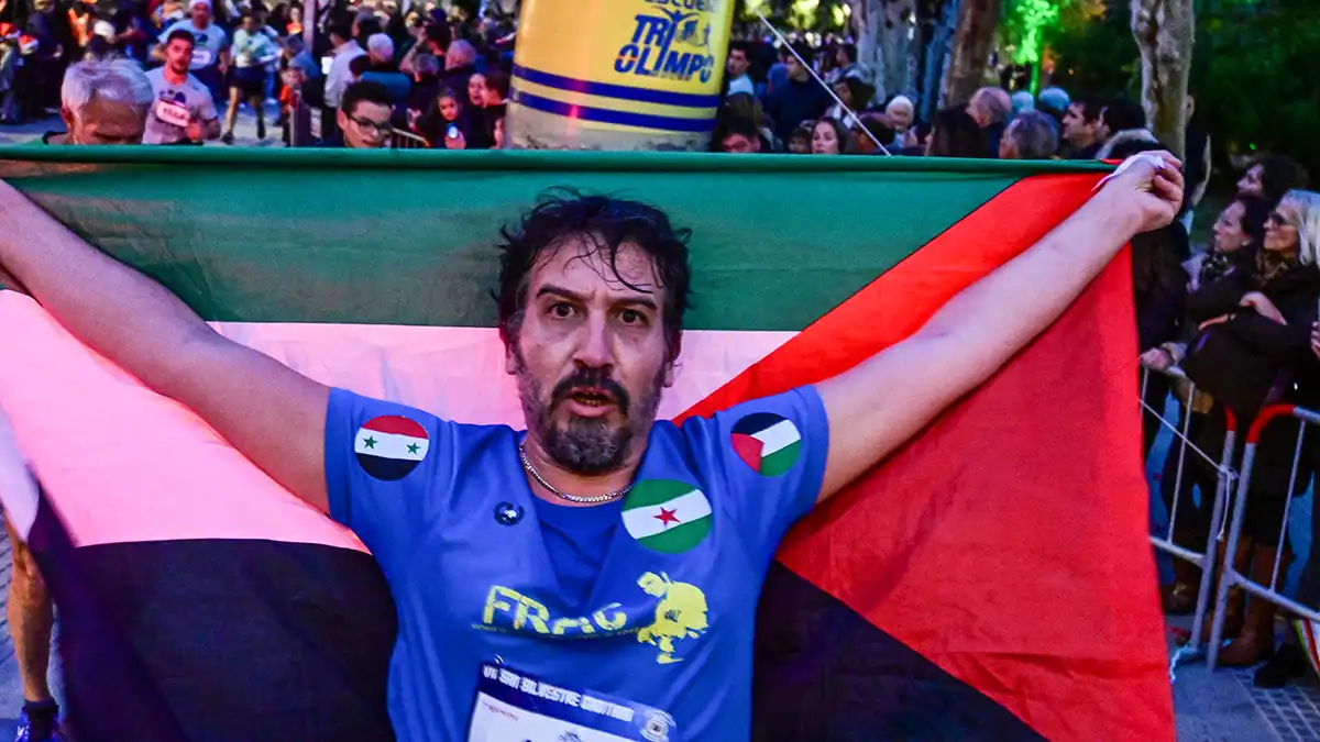 Búscate en las fotos de la VII San Silvestre gaditana, en la que ganaron un francés y una isleña