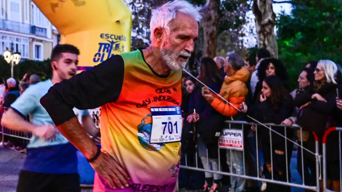 Búscate en las fotos de la VII San Silvestre gaditana, en la que ganaron un francés y una isleña