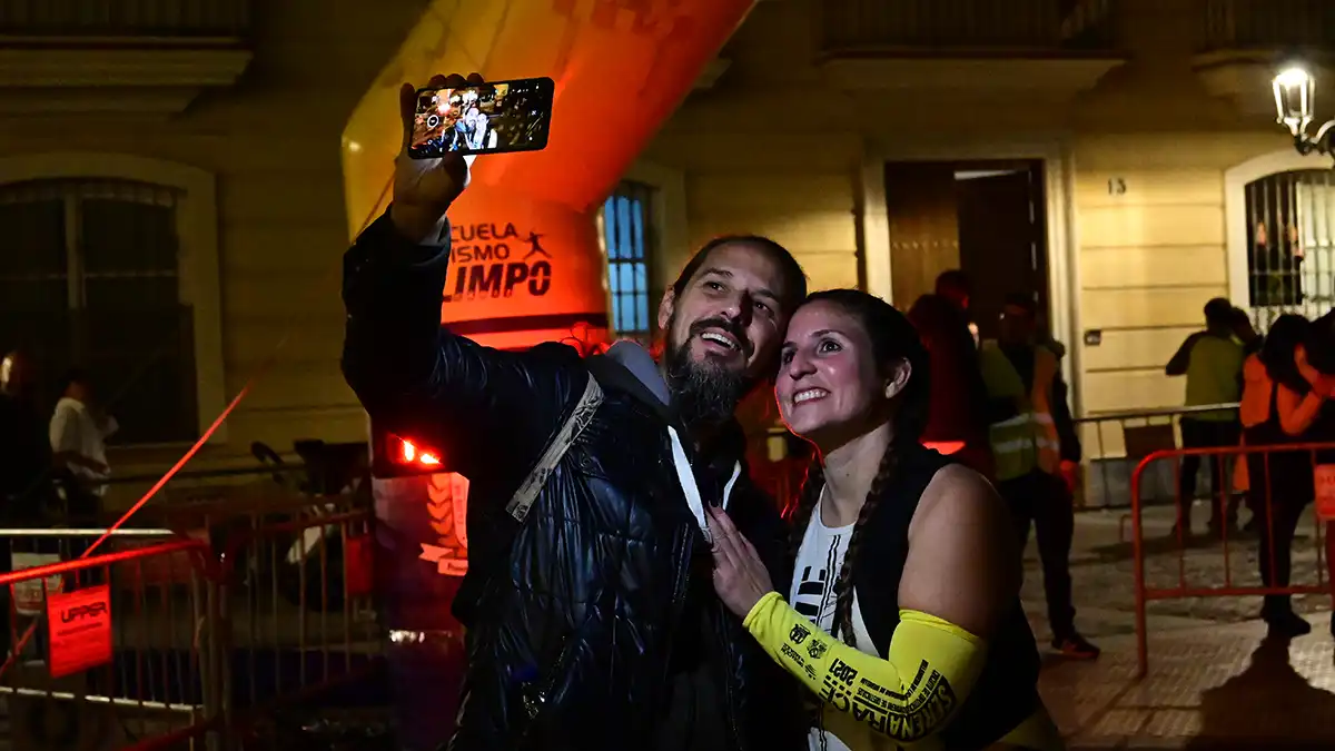 Búscate en las fotos de la VII San Silvestre gaditana, en la que ganaron un francés y una isleña