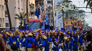 Cádiz se llena de ilusión por adelantado con una variada y mágica Cabalgata de Reyes